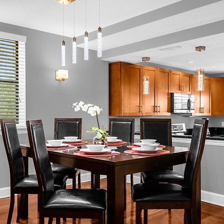 אורלנדו Cozy & Elegant 4Br Enchanted Townhouse - 1 Mile To Disney With Resort Pool, Gym, & Jacuzzi מראה חיצוני תמונה