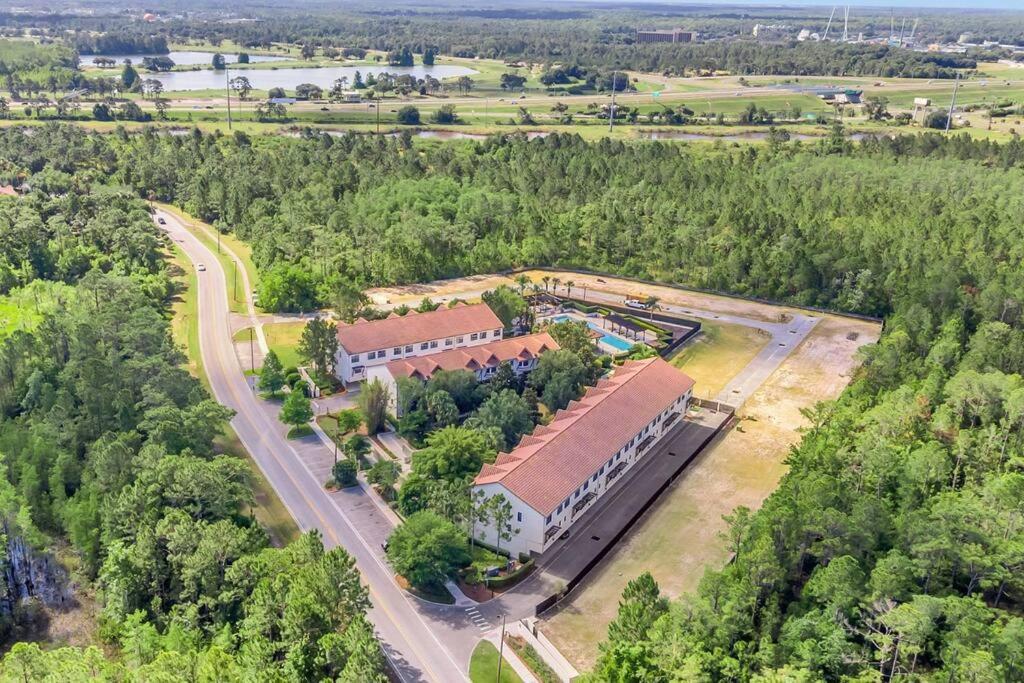 אורלנדו Cozy & Elegant 4Br Enchanted Townhouse - 1 Mile To Disney With Resort Pool, Gym, & Jacuzzi מראה חיצוני תמונה