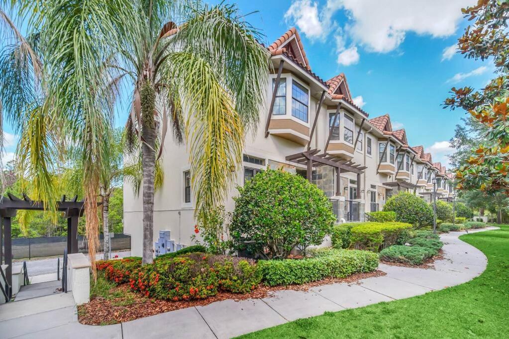אורלנדו Cozy & Elegant 4Br Enchanted Townhouse - 1 Mile To Disney With Resort Pool, Gym, & Jacuzzi מראה חיצוני תמונה