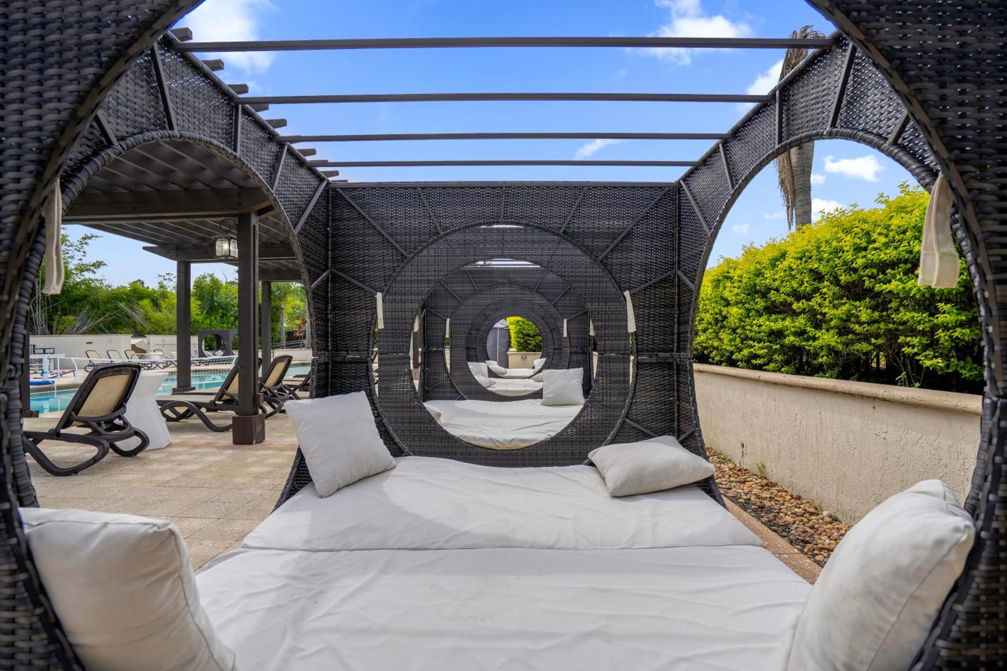 אורלנדו Cozy & Elegant 4Br Enchanted Townhouse - 1 Mile To Disney With Resort Pool, Gym, & Jacuzzi מראה חיצוני תמונה