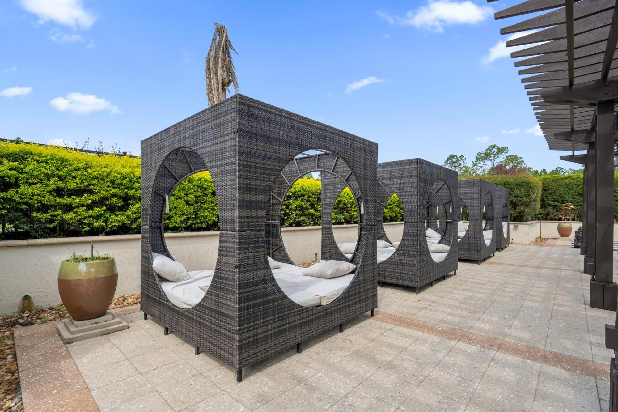 אורלנדו Cozy & Elegant 4Br Enchanted Townhouse - 1 Mile To Disney With Resort Pool, Gym, & Jacuzzi מראה חיצוני תמונה