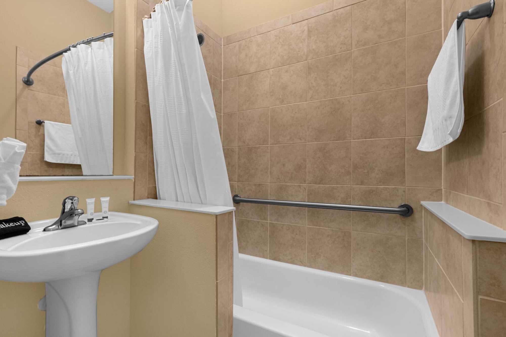 אורלנדו Cozy & Elegant 4Br Enchanted Townhouse - 1 Mile To Disney With Resort Pool, Gym, & Jacuzzi מראה חיצוני תמונה
