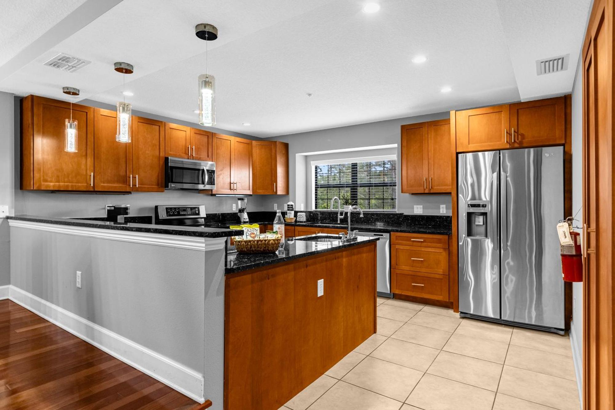 אורלנדו Cozy & Elegant 4Br Enchanted Townhouse - 1 Mile To Disney With Resort Pool, Gym, & Jacuzzi מראה חיצוני תמונה