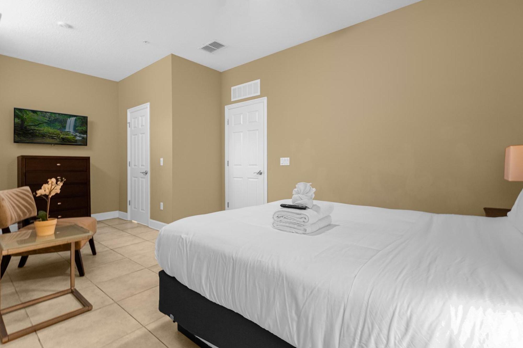 אורלנדו Cozy & Elegant 4Br Enchanted Townhouse - 1 Mile To Disney With Resort Pool, Gym, & Jacuzzi מראה חיצוני תמונה