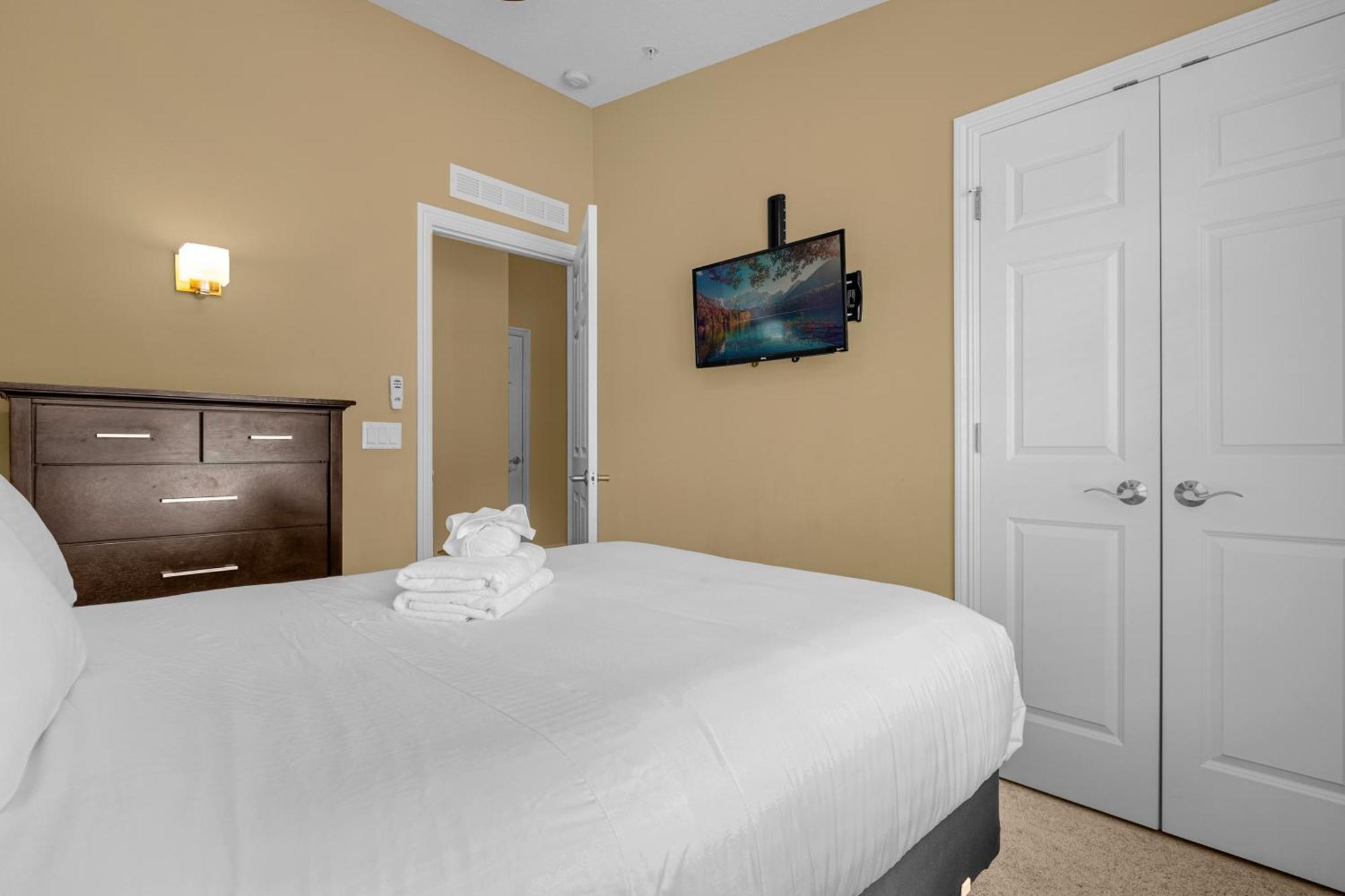 אורלנדו Cozy & Elegant 4Br Enchanted Townhouse - 1 Mile To Disney With Resort Pool, Gym, & Jacuzzi מראה חיצוני תמונה