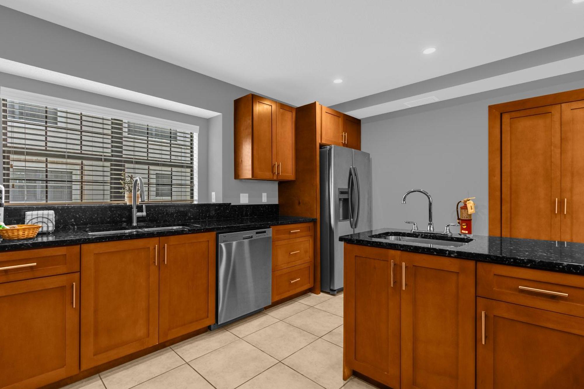 אורלנדו Cozy & Elegant 4Br Enchanted Townhouse - 1 Mile To Disney With Resort Pool, Gym, & Jacuzzi מראה חיצוני תמונה